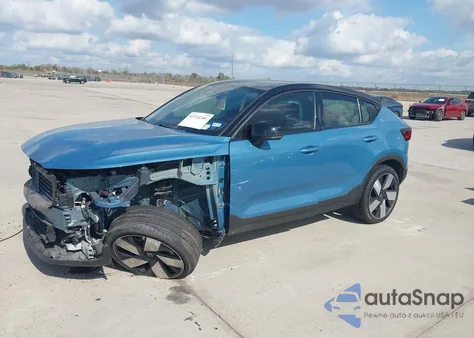 2022 Volvo C40 Recharge Pure Electric P8 Ultimate z USA, uszkodzony, nr VIN YV4ED3GB7N2004221